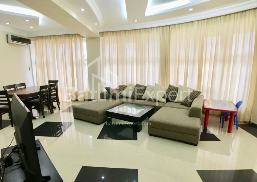 Квартира 160 м² - Зураба Горгиладзе, Батуми, Грузия