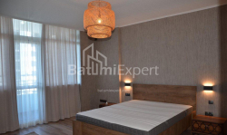 Квартира 2-комн 82 м² - Нико Пиросмани, Батуми