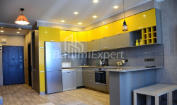 Квартира 2-комн 82 м² - Нико Пиросмани, Батуми