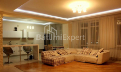 Квартира 3-комн 160 м² - Ильи Чавчавадзе, Батуми