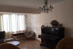 Квартира 2-комн 68 м² - Зураба Горгиладзе, Батуми
