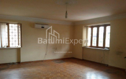 Квартира 3-комн 92 м² - 26 мая, Батуми