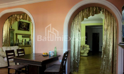 Квартира 5-комн 135 м² - Юрьевская, Батуми