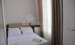 Квартира 3-комн 80 м² - Зураба Горгиладзе, Батуми