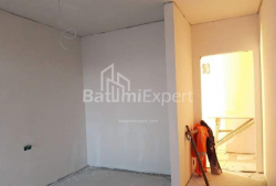 Квартира 3-комн 108 м² - Юрьевская, Батуми