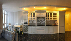 Квартира 2-комн 81 м² - Юрьевская, Батуми