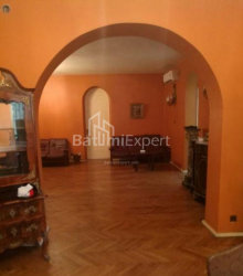 Квартира 4-комн 151 м² - Руставели, Батуми