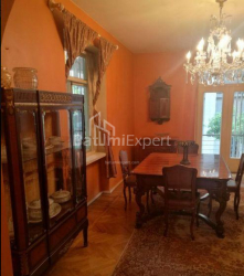 Квартира 4-комн 151 м² - Руставели, Батуми