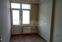 Квартира 4-комн 75 м² - Петра Меликишвили, Батуми