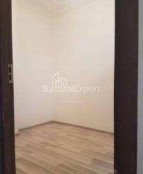 Квартира 3-комн 48 м² - Петра Багратиони, Батуми