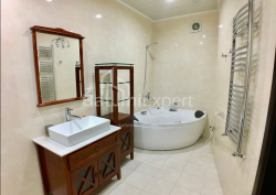 Квартира 3-комн 160 м² - Зураба Горгиладзе, Батуми